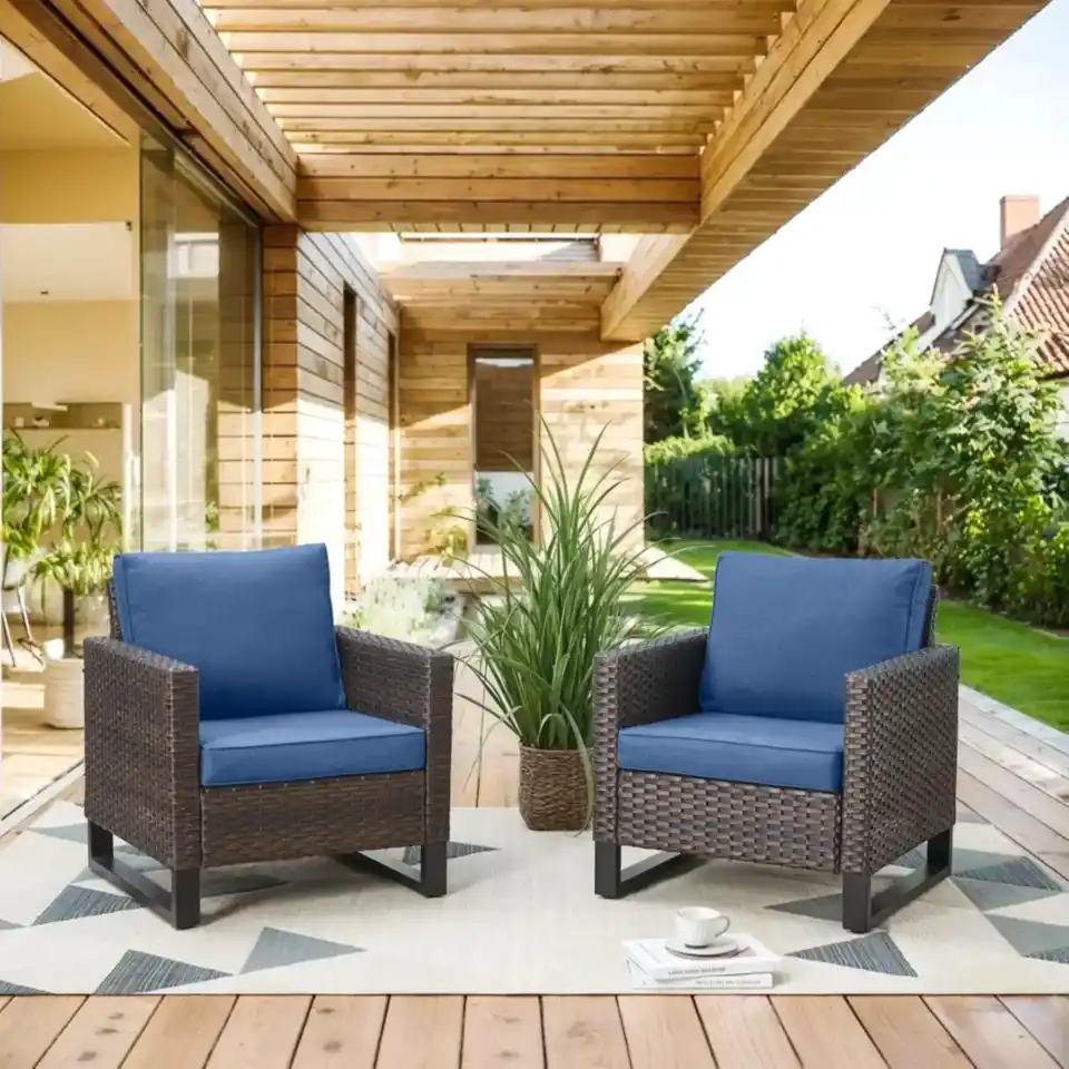 Стулья мебели для внутреннего дворика -открытое кресло -, сиденье патио PE Rattan с подушками для сада на заднем дворе на палубе (коричневый/синий)